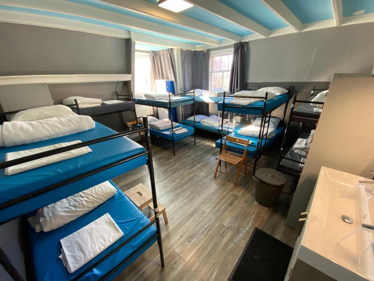 Cosmos Hostel *