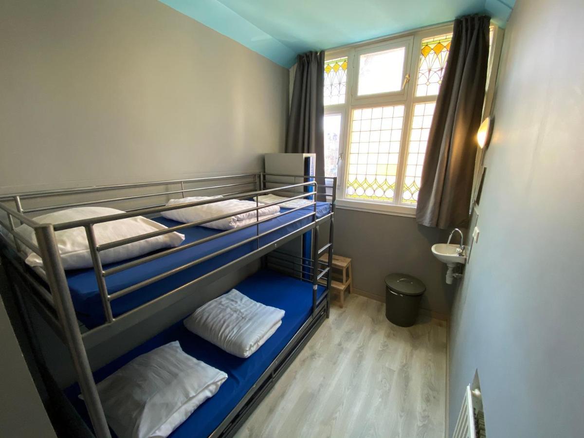 Cosmos Hostel *